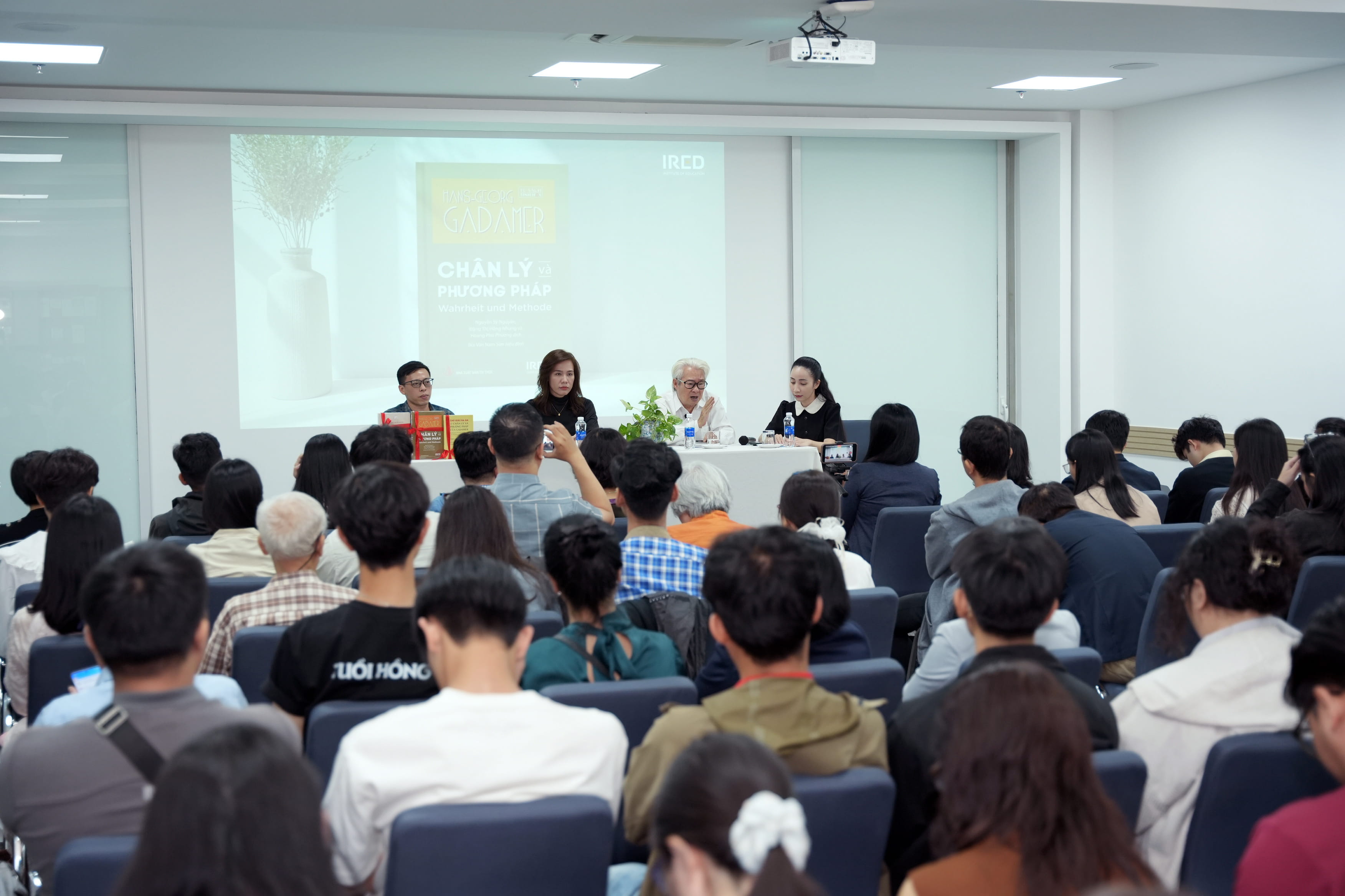 Tọa đàm “Hành trình trí tuệ vào thế giới thông hiểu của GADAMER: Từ Mỹ học đến Thông diễn học phổ quát”